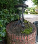 Een van de lantaarns bij de entree.
<br/>
Marcel Westhoff, sept. 2017